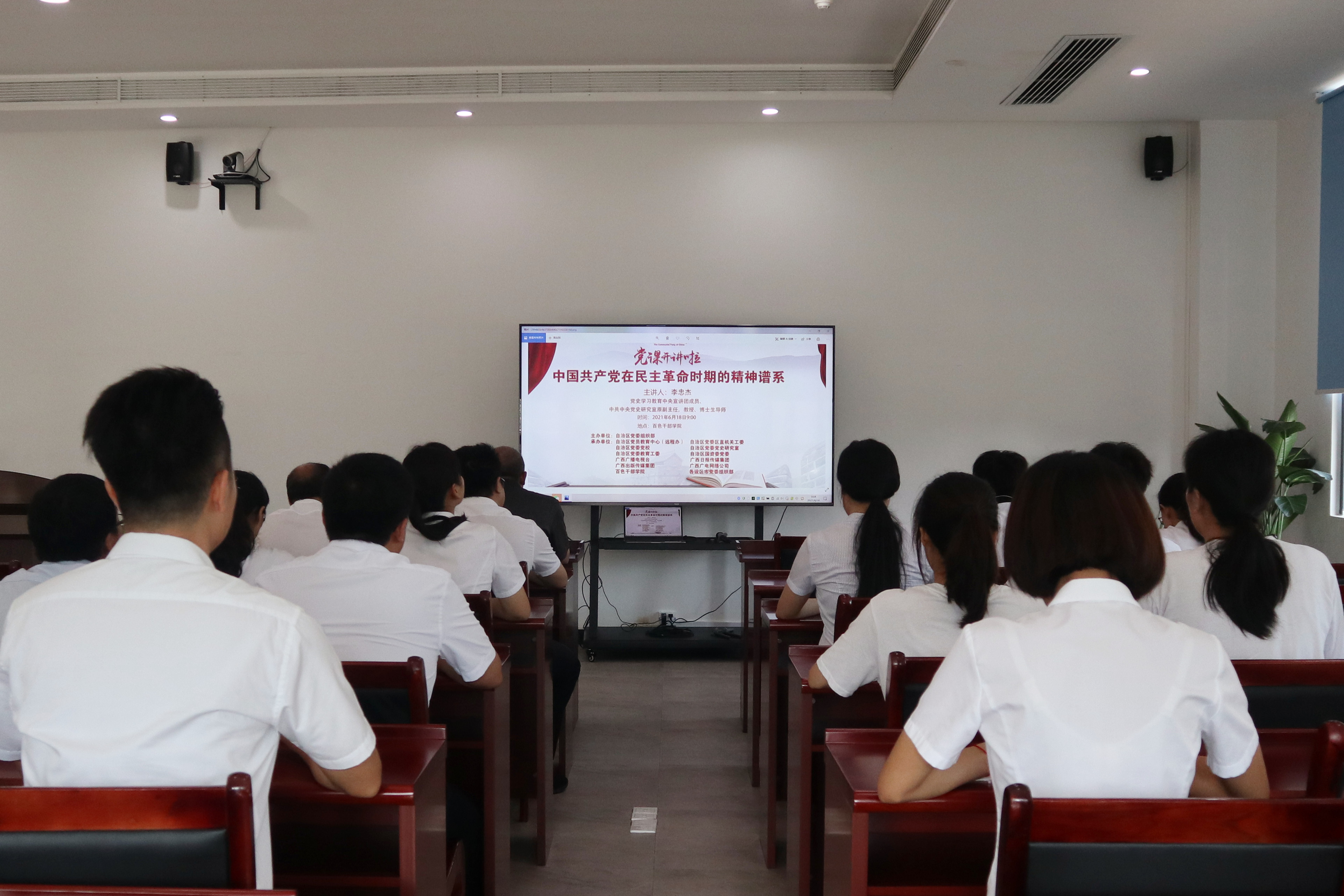 學(xué)習現(xiàn)場 (1).jpg 學(xué)習現(xiàn)場 (1).jpg